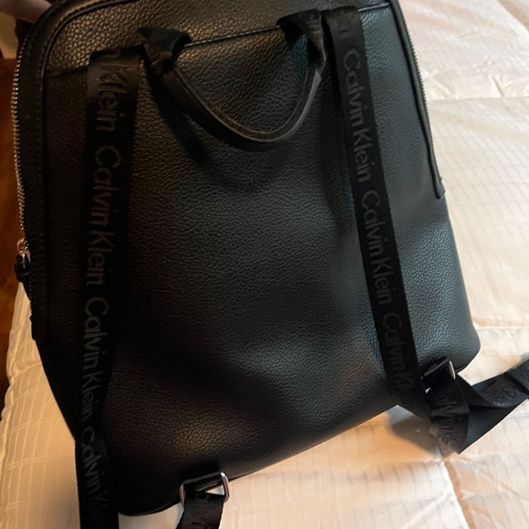 Leather backpack - Picture 3 of 3